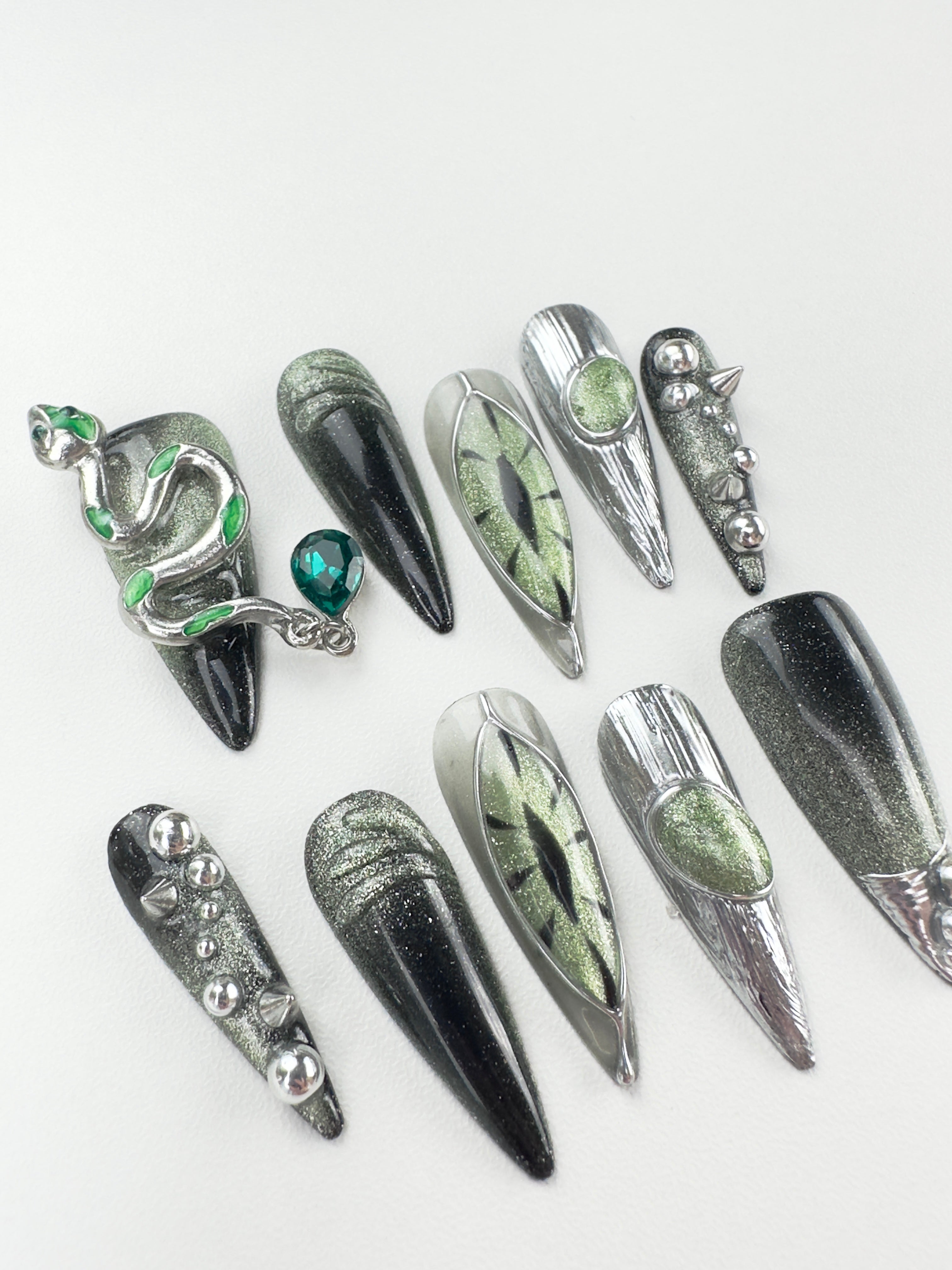 Serpent’s Envy press on nails - 10 pcs set